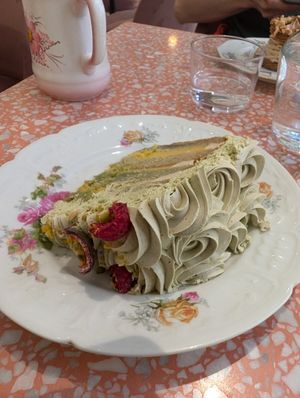 Layered Cake with Pistachio and Passion Fruit 😋🥰 at Jo and Nana Cakes in Paris