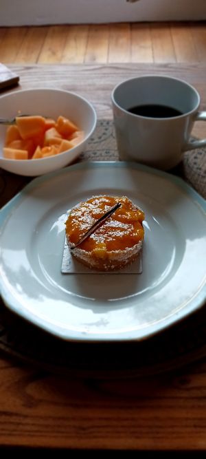 Spicy mango pie to go at Jo and Nana Cakes in Paris