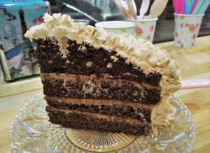 Chocolate and speculoos layer cake at Jo and Nana Cakes in Paris