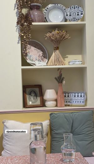 Sitting area  at Jo and Nana Cakes in Paris