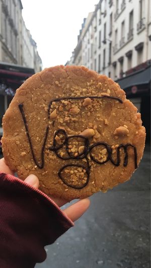 Take away cookie in Paris  at Jo and Nana Cakes in Paris