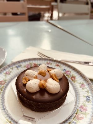 Vegan snicker tarte   at Jo and Nana Cakes in Paris