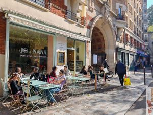 Facade at Jo and Nana Cakes in Paris