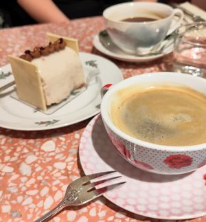 Coffee + Christmas cake at Jo and Nana Cakes in Paris