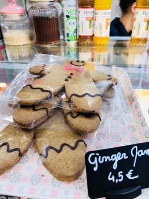 Gingerbread men at Jo and Nana Cakes in Paris