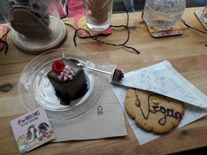 Pistachio and raspberry cake and peanut cookie at Jo and Nana Cakes in Paris