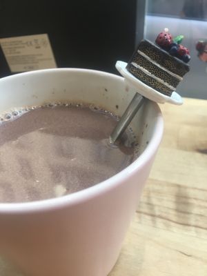 Hot chocolate at Jo and Nana Cakes in Paris
