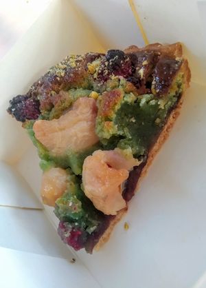 Tarte lichi-fruits rouges-pistache, un délice ! at Jo and Nana Cakes in Paris