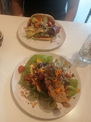 Asian tempeh sandwich and vegan kebab at Kek in Delft