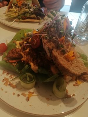 Asian tempeh sandwich at Kek in Delft