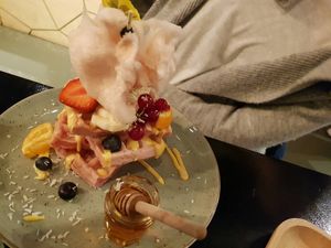 Waffles at Kek in Delft