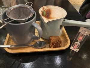 Home brewed almond chai latte at Kek in Delft