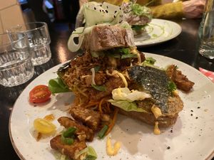 Asian tempeh sandwich at Kek in Delft