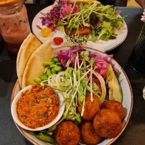 Greek pita kebab (background) and falafel bowl (foreground) at Kek in Delft