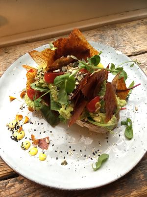 Abocado smash with sourbread and rice paper ‘bacon’ at Kek in Delft