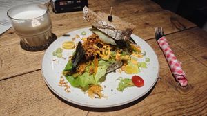 Asian tempeh sandwich at Kek in Delft