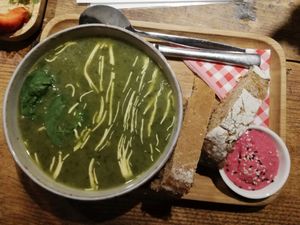 Spinach soup at Kek in Delft