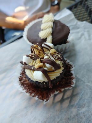 Hostess and snores cupcakes! at Shayna B's By The Sea in Westbrook