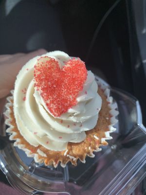 Vanilla cupcake at Shayna B's By The Sea in Westbrook