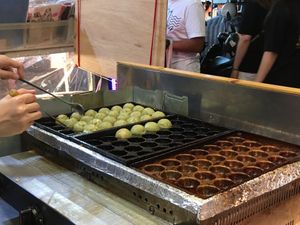Cooking fresh mushyaki at Bǎo Gū Shāo 寶菇燒 - Mushyaki in Taipei