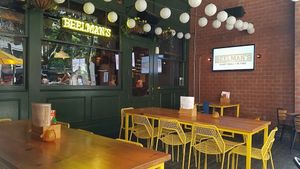 patio seating at Beelman's in Los Angeles