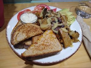 Mushrooms, seitan and avocado breakfast at Peas in Athens