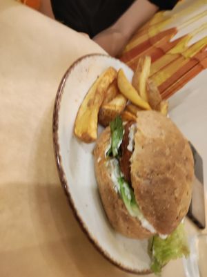 Jackfruit and carrot burger at Peas in Athens