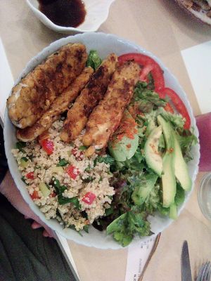 Tempeh Teriyaki at Peas in Athens