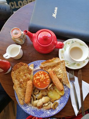 Vegan English breakfast for only 5.95 pounds including tea or coffee at The Happy Teapot in Worthing
