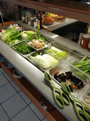 Compose your own wok at Restaurant Pékin in Nice