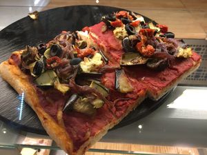 Vegan pizza at Nabucco Obrador Vegetaria in Barcelona