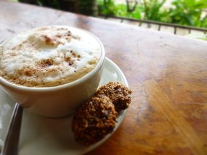 delicious capuchino with spices!!! So happy they have a variaty of milks like almond or soy. Made my day!!! at Maracuya in Flores