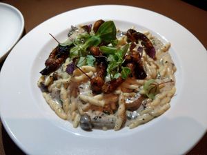 黑松露煙燻車打芝士汁手工扭繩義大利粉 at Mirror and Vegan Concept in Hong Kong Island