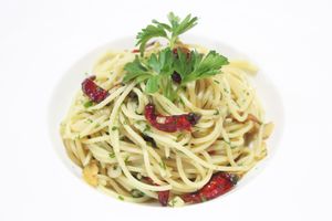 Spaghetti Aglio Olio e Peperoncino at Mirror and Vegan Concept in Hong Kong Island