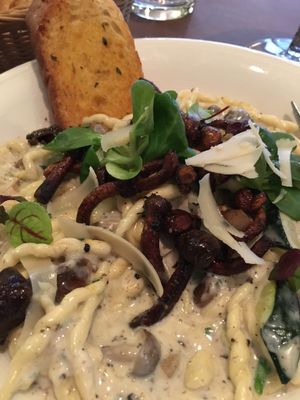 Pasta di Semola with Black Truffle Smoked Cheddar Cheese Sauce & Garlic Bread at Mirror and Vegan Concept in Hong Kong Island