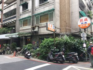 Outside at Qi Lin Su Shi Guan in Taipei