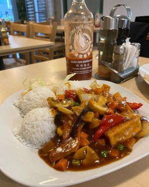 Tofu kung pao  at Bang Tofu in Bratislava
