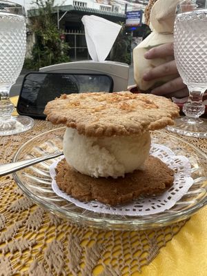 Coconut cookie sandwich   at Coco Mango The Garden in Chiang Mai