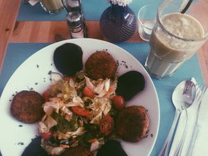 falafel salad & green smoothie at Lalitana Restaurant in Lagos