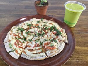 Pizza and smoothies  at Fruibies in Kuranda