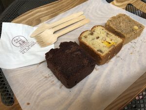 Pound cakes at yummyyomil in Seoul