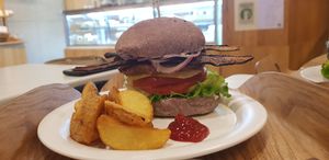 Bacon cheese burger with fries at yummyyomil in Seoul