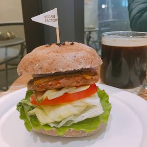 Vegan Cheese Burger  at yummyyomil in Seoul