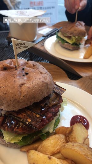 Vegan bacon cheeseburger  at yummyyomil in Seoul