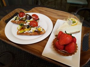 Pies and sandwich at yummyyomil in Seoul