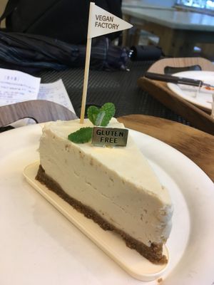 V cheese cake 🌱 at yummyyomil in Seoul