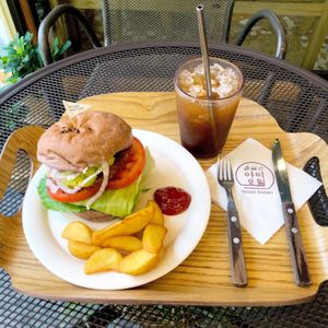Avocado Burger Meal at yummyyomil in Seoul