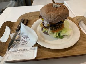 Signature burger at yummyyomil in Seoul