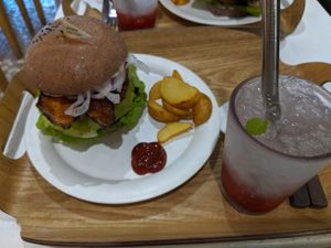 Bacon and cheese burger with raspberry aide 😍 at yummyyomil in Seoul