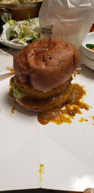 Chickpea curry burger at yummyyomil in Seoul